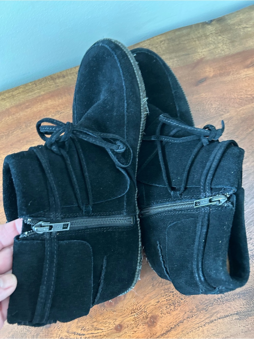 UGG Reid Suede Ankle Boot rare /  hard to find ladies 12
